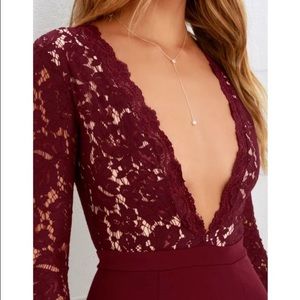 Burgundy Lulus lace long sleeved bodycon